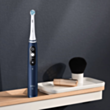 Электрическая зубная щетка Oral-B iO7 1A1.1BD Голубой